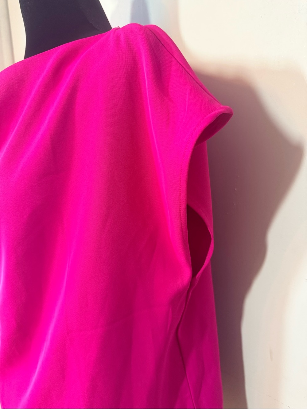 MELLODAY Hot Pink Cowl Neck Cap Sleeve Blouse - Picture 3 of 6